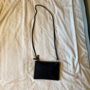 CROSSBODY